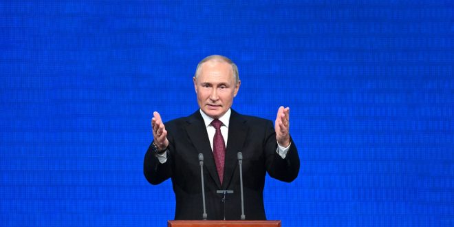 Почти 80% россиян доверяют Путину и положительно оценивают его работу